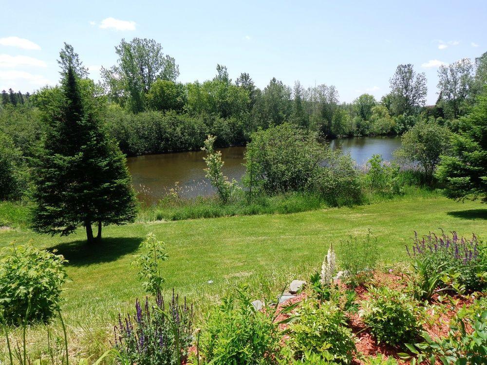 Motel Des Deux Lacs Waterloo Exterior photo