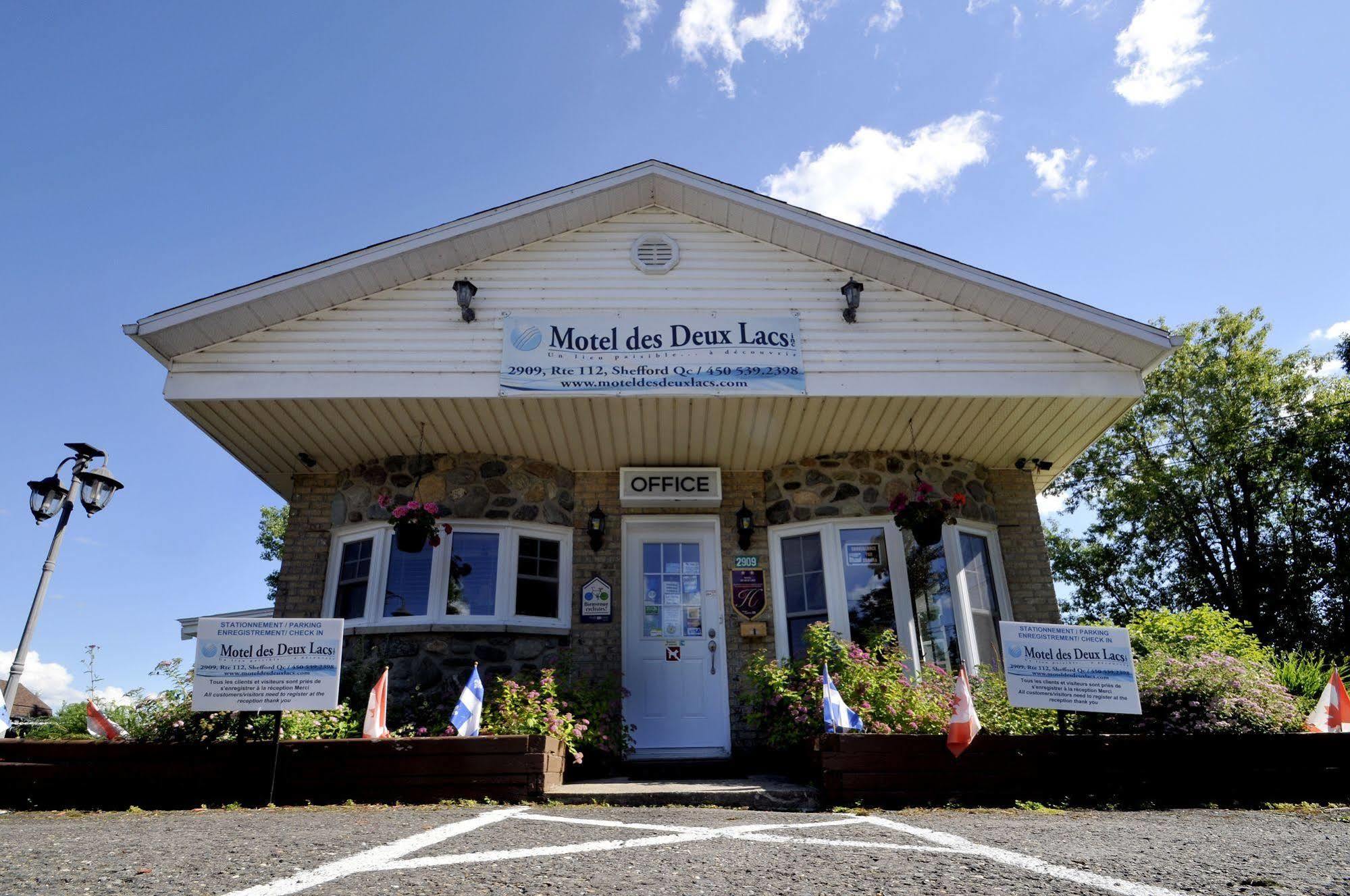 Motel Des Deux Lacs Waterloo Exterior photo