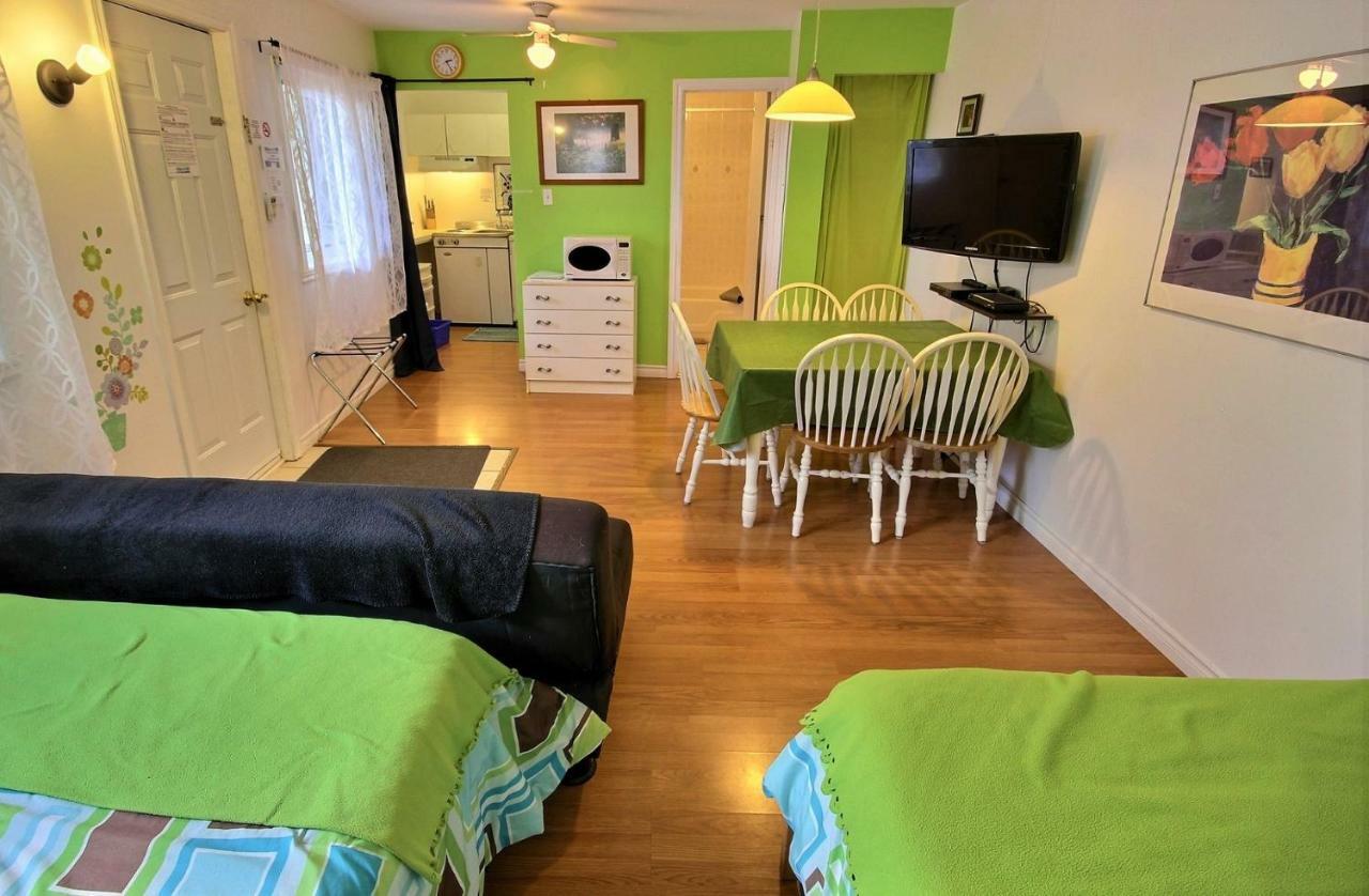 Motel Des Deux Lacs Waterloo Room photo