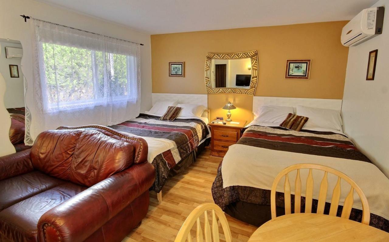 Motel Des Deux Lacs Waterloo Exterior photo